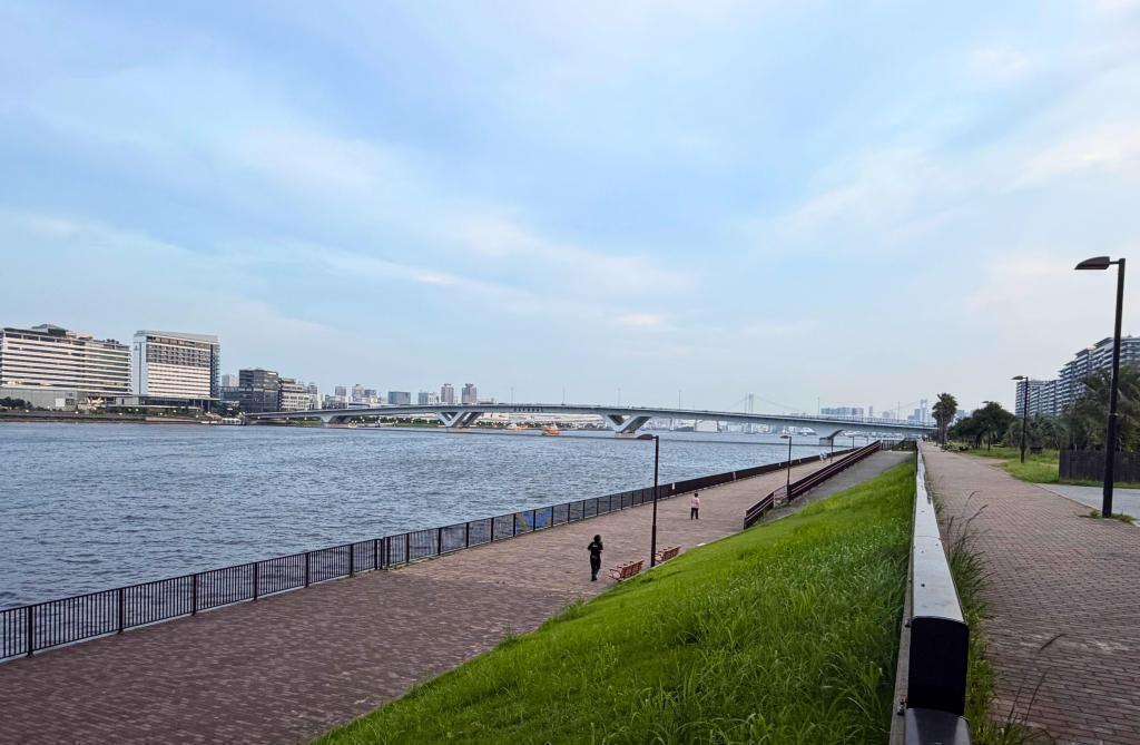  リゾート気分で海辺散歩　夏の夕暮れは晴海緑道公園で涼もう