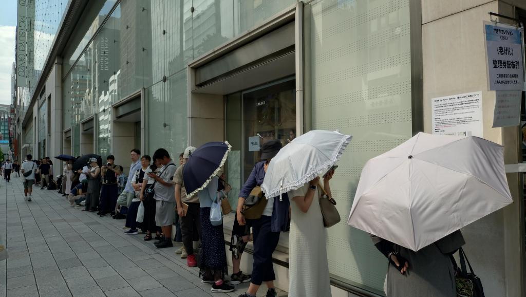 猛暑の中でも並びたい！「かき氷」を求める長蛇の列 夏の銀座で「ひんやり」探し！〜粋なライオンに、金魚、かき氷…最後に行き着く“冷えひえ”な話〜
