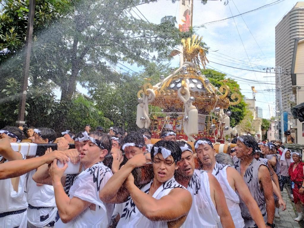  住吉神社例大祭：　2026年最新の＜船渡御＞の風景と、かつての＜海中渡御＞の風景