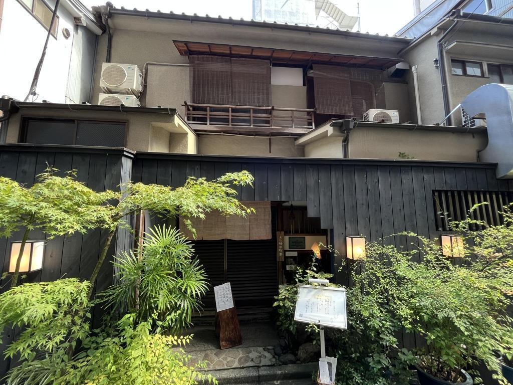 ⑨ 人形町に残る古い建物