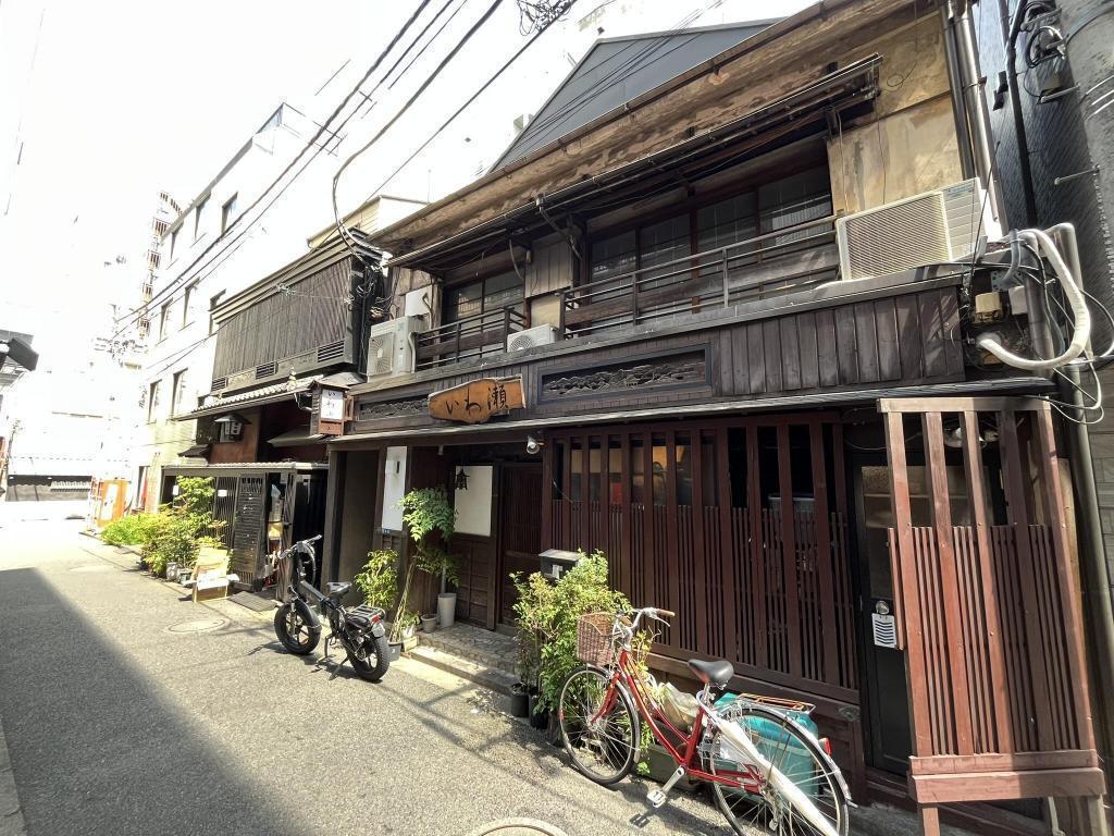 ⑩ 人形町に残る古い建物