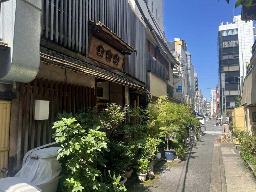 ⑪ 人形町に残る古い建物