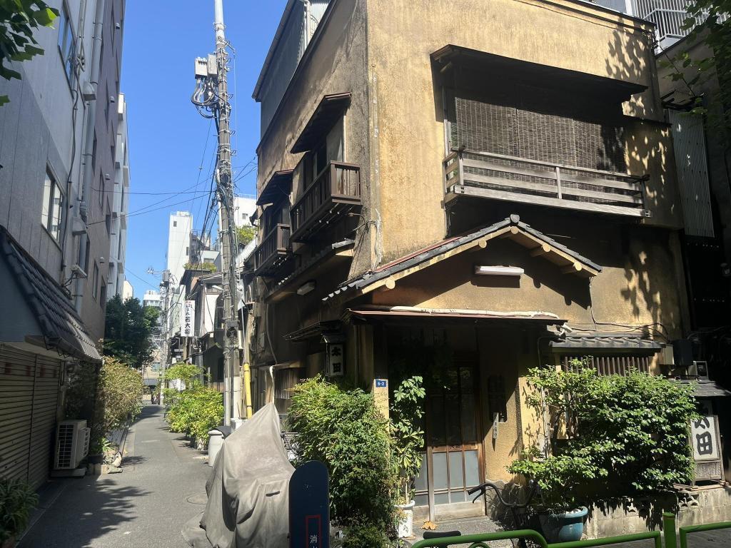 ⑧ 人形町に残る古い建物