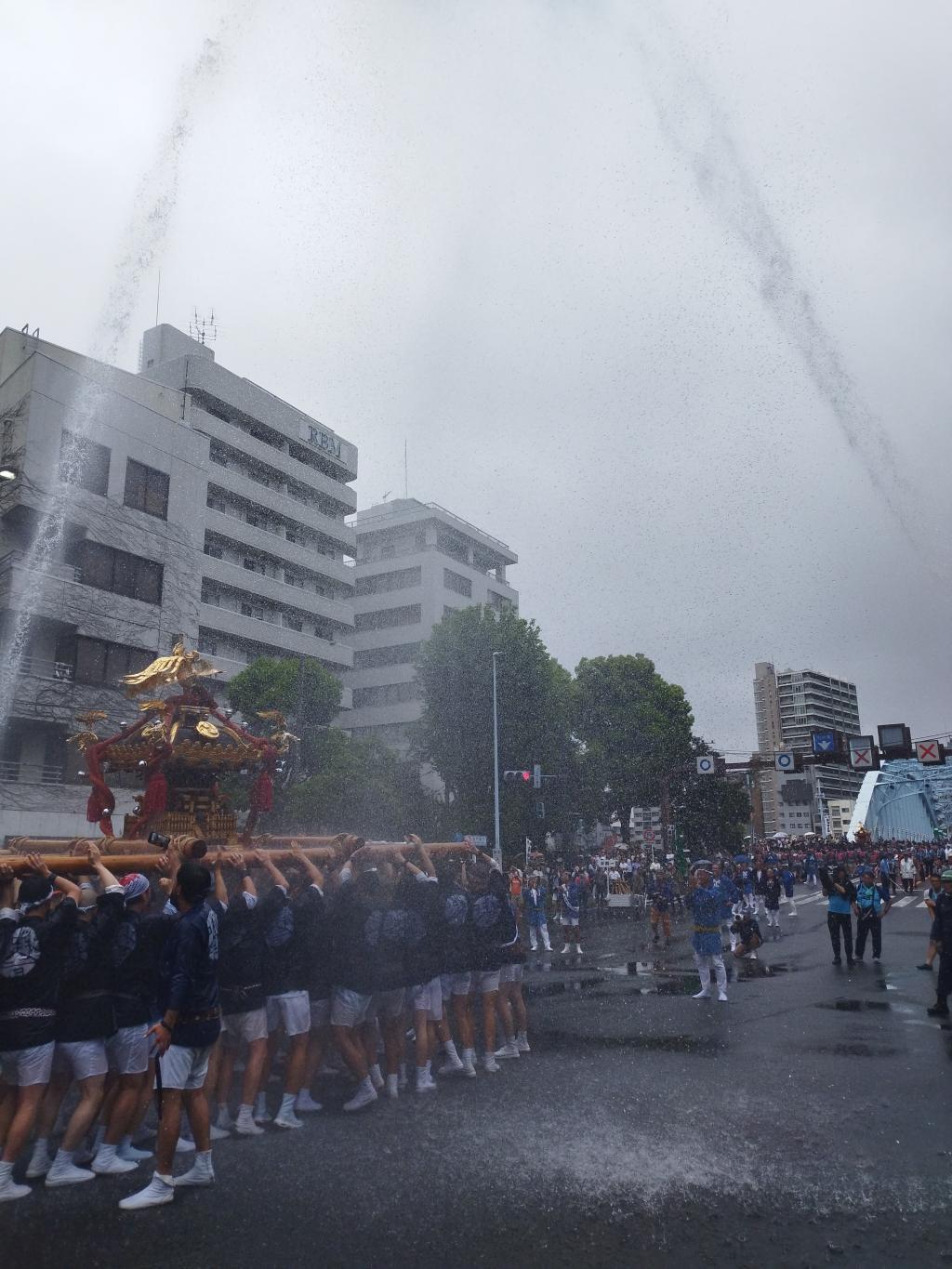  2026年最新版　～富岡八幡宮例大祭（深川八幡祭り、水かけ祭り）の風景～　
＆　富岡八幡宮（江東区）のお祭りがなぜ中央区に？
