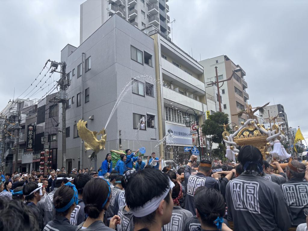 至る所で大量の水かけ！ 富岡八幡宮例大祭、全てを出し切った一日