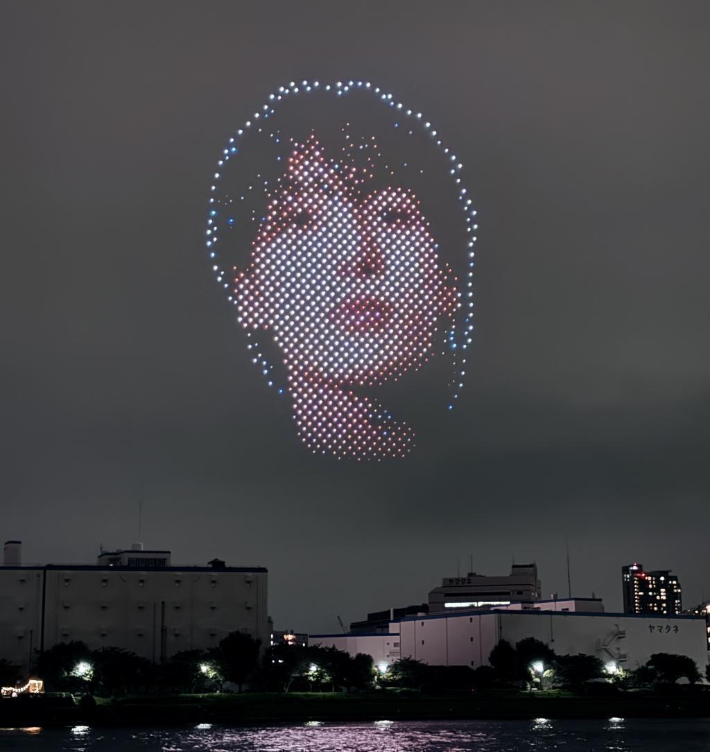  隅田川の夜空に突如現れたジョングク