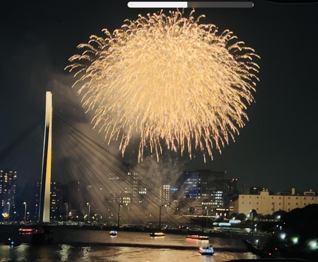  隅田川の夜空に突如現れたジョングク