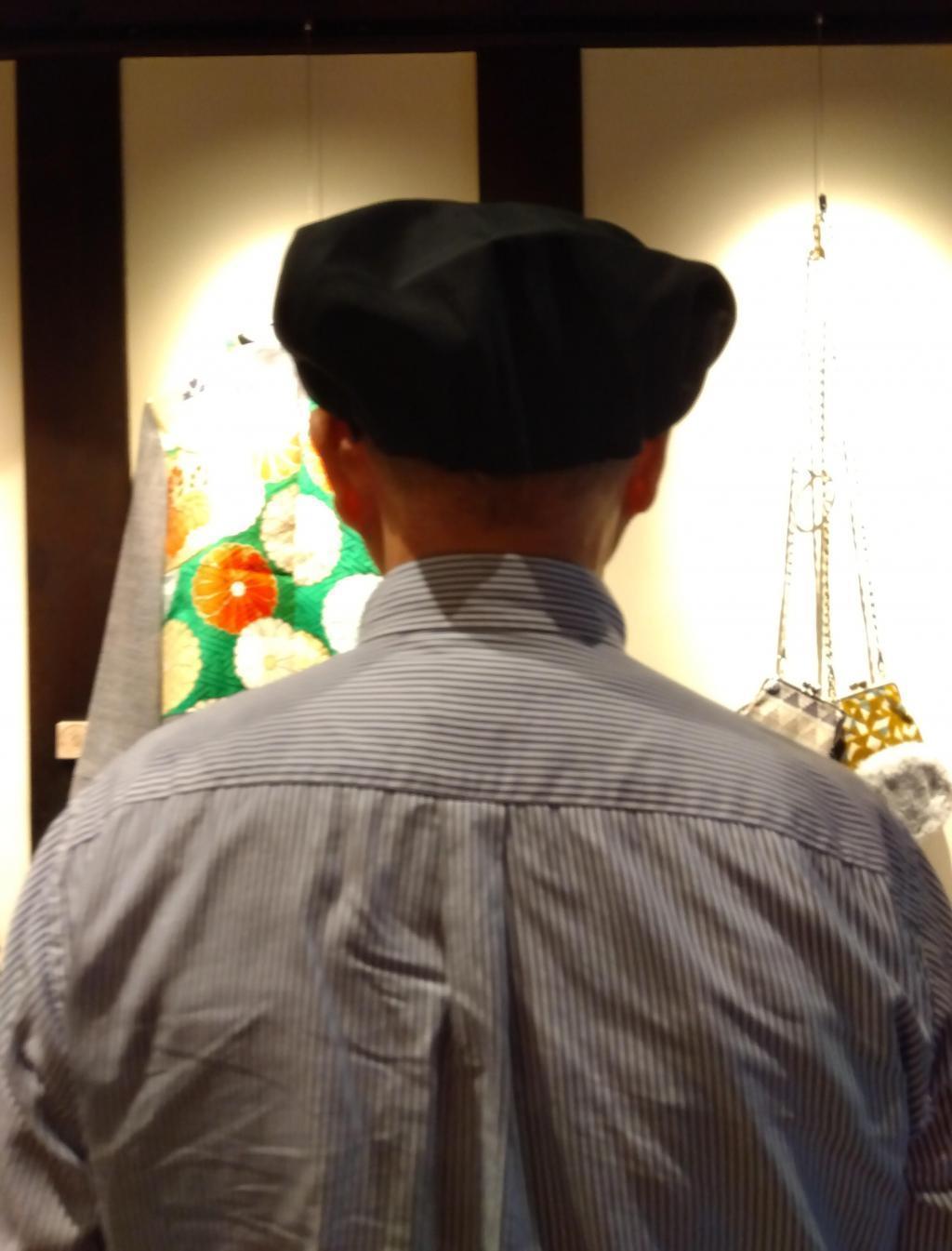 室内での頭巾 itten Mono shopで  頭巾誂えのKobiki Gallery （中央区銀座２ー１３－１４）で
