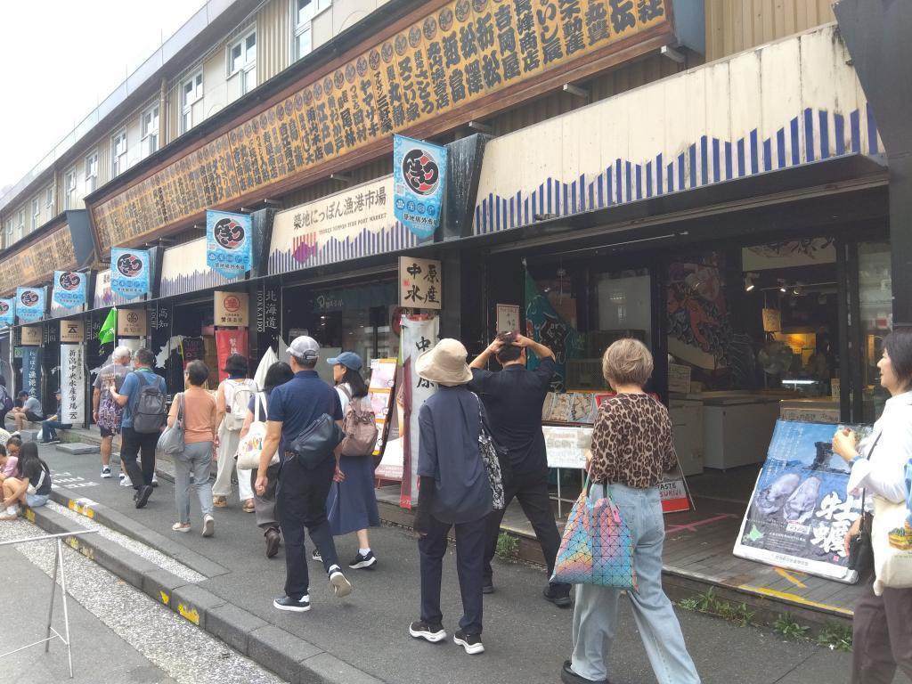 築地市場前駅改札よりスタート 本日も大漁！　築地場外市場！！