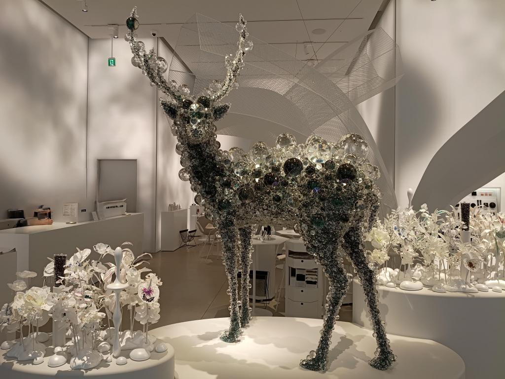 この写真の作品は、『PixCell-Deer#72(Aurora)』という名前

  POLA GINZA 清川あさみ　名和晃平　Invisible Garden　11月８日まで開催中

