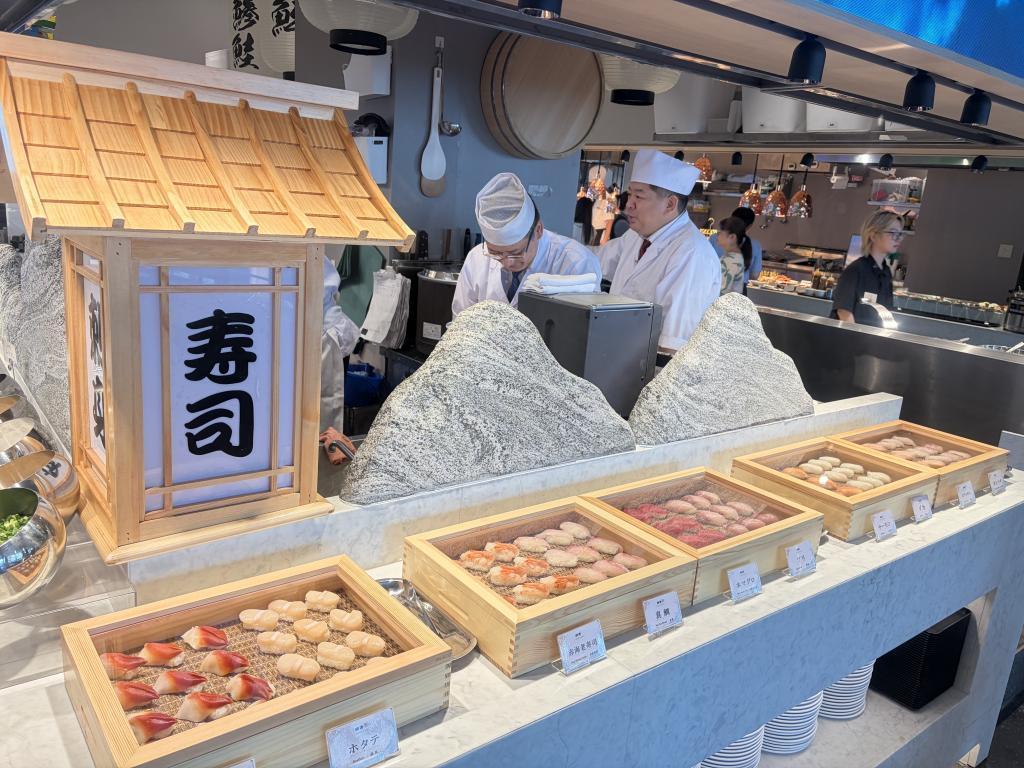  こんな豪華な食べ放題、見たことがない！銀座に誕生「極上海鮮ビュッフェダイニング　銀座四海（よつみ）」