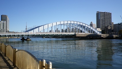 永代橋の工事が終わりました。 秋の新川公園