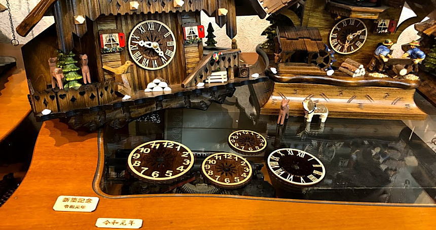 黒い森の美しい鳩時計＠日本橋横山町 by ケアリイ | 中央区観光協会 